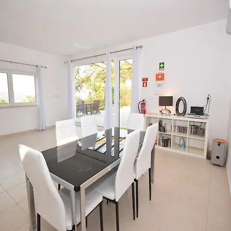 Villa In Alcobaca With Private Pool, Cleaning Included אלקובאקה