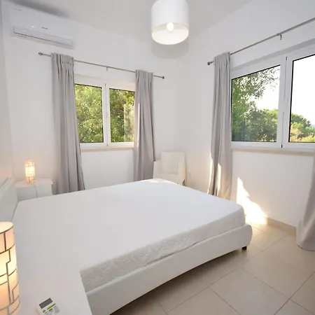 Villa In Alcobaca With Private Pool, Cleaning Included וילה