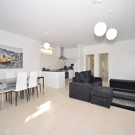 Villa In Alcobaca With Private Pool, Cleaning Included אלקובאקה